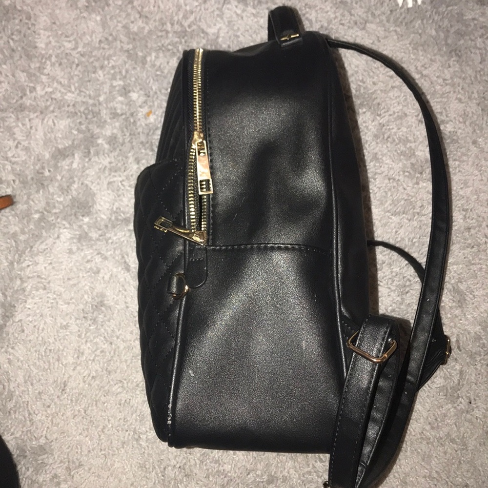 Backpack - Picture 3 of 6